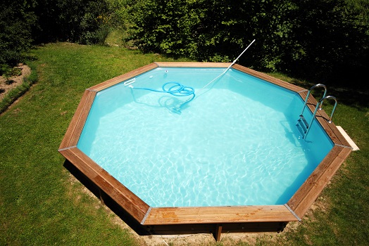 Piscine semi-enterrée