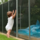 Conseils pour sécuriser sa piscine pour les enfants et les animaux de compagnie